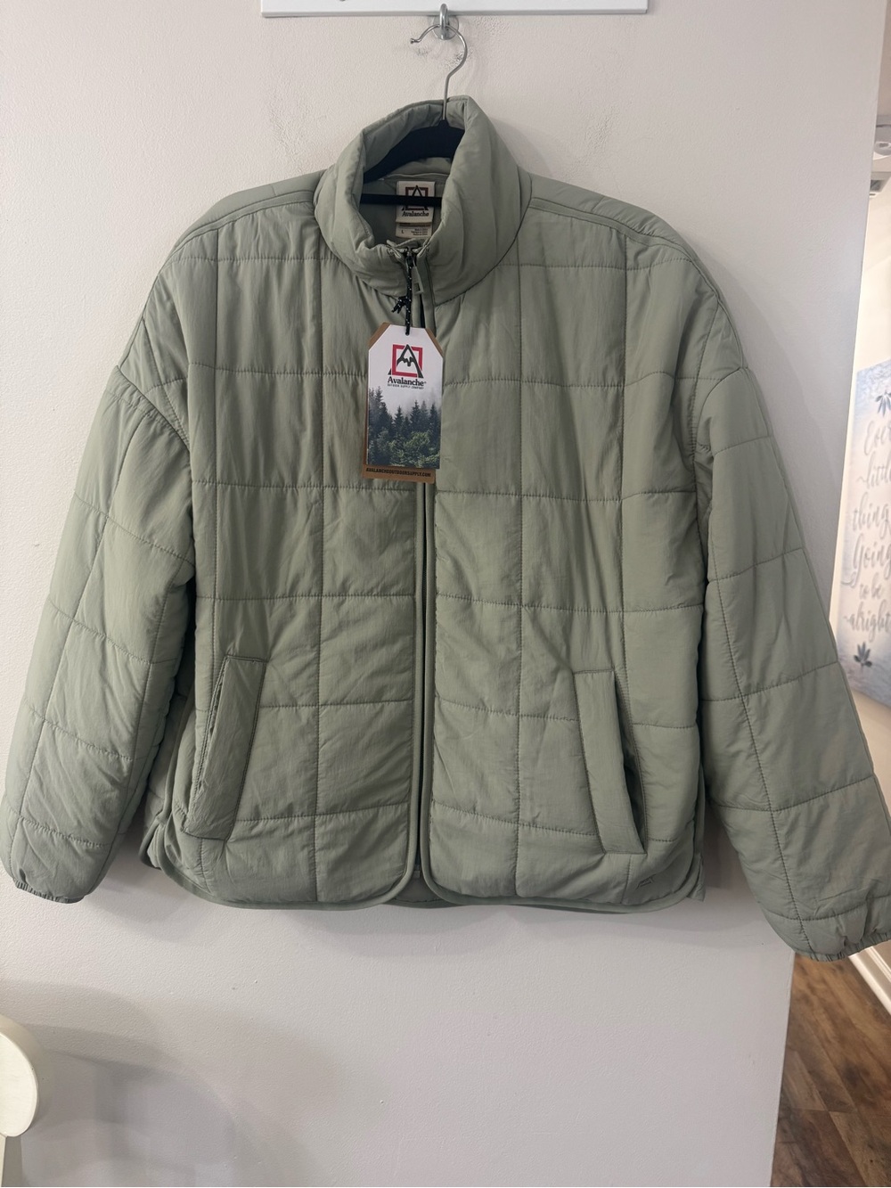 Avalanche women’s Light Sage Quilted Puffer Jacket Size Large